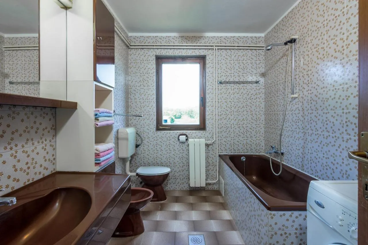 Family Friendly Apartments With A Swimming Pool Sisan, Medulin - 7243 0*, Sisan