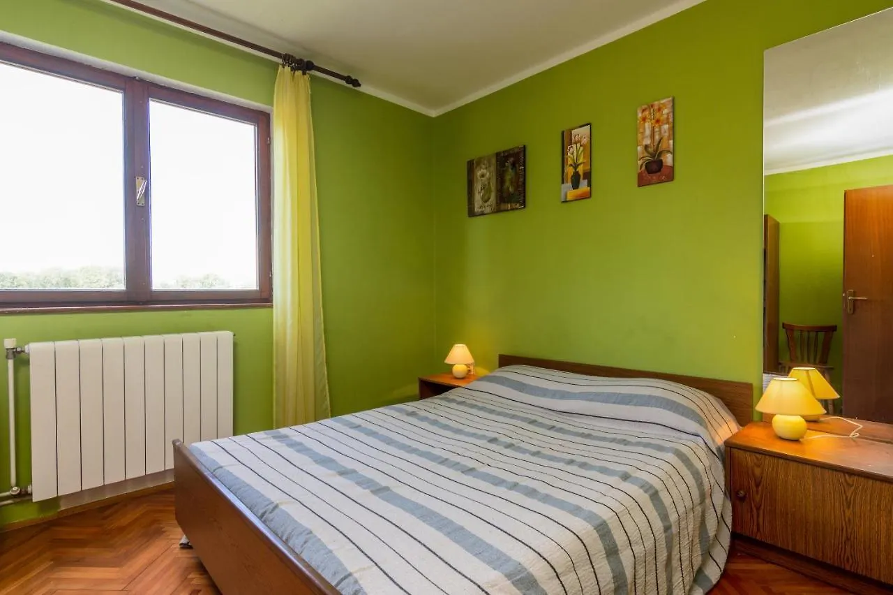 Family Friendly Apartments With A Swimming Pool Sisan, Medulin - 7243 Croatia