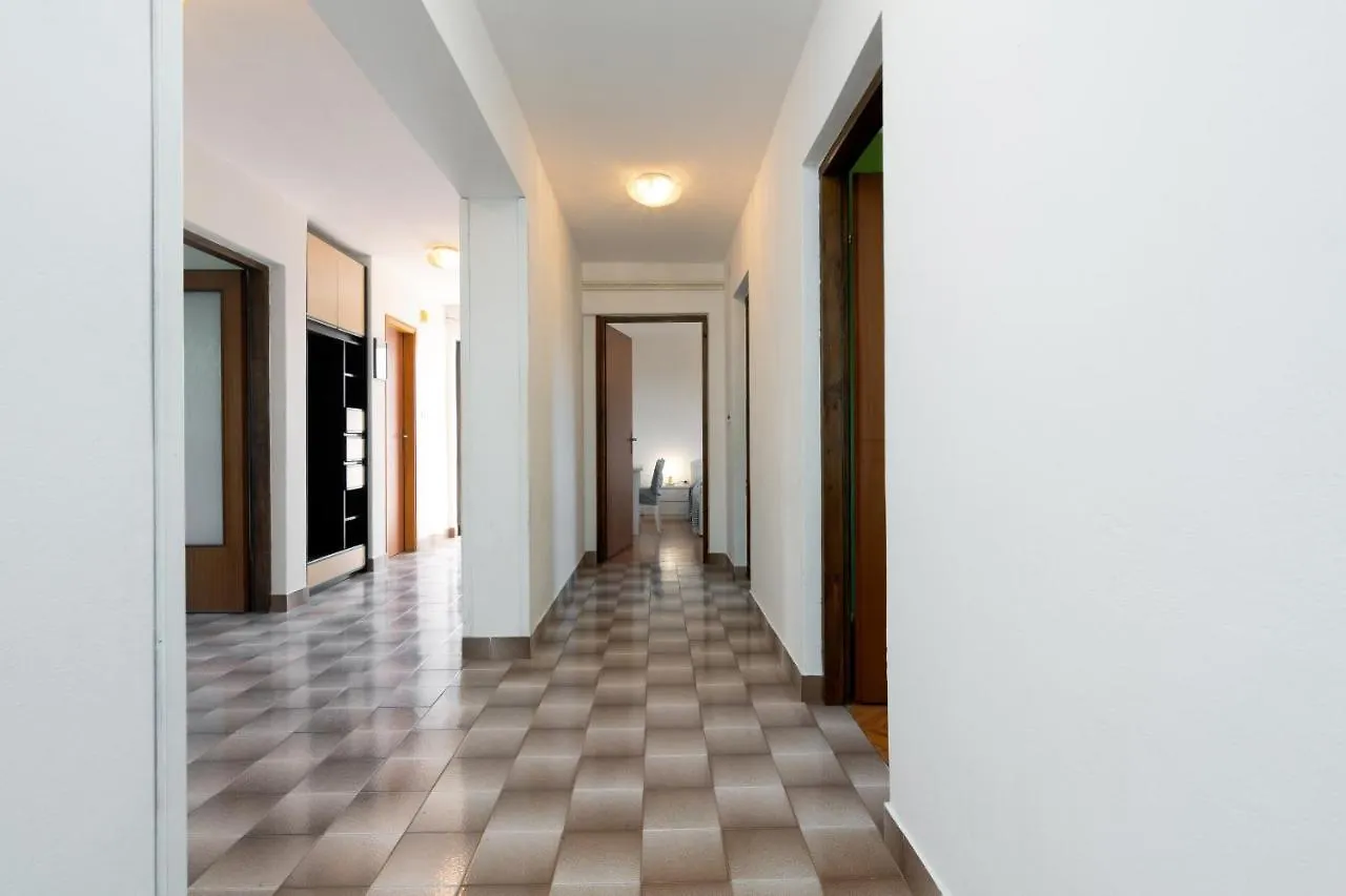 Family Friendly Apartments With A Swimming Pool Sisan, Medulin - 7243 0*, Sisan Croatia